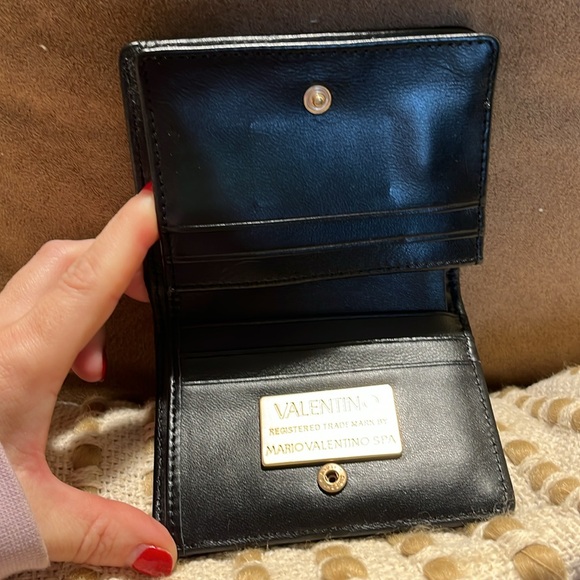 🤩Mario Valentino Black Bifold Wallet, Black. Like new used cond. NS VALENTINO 🔥 - Picture 5 of 7